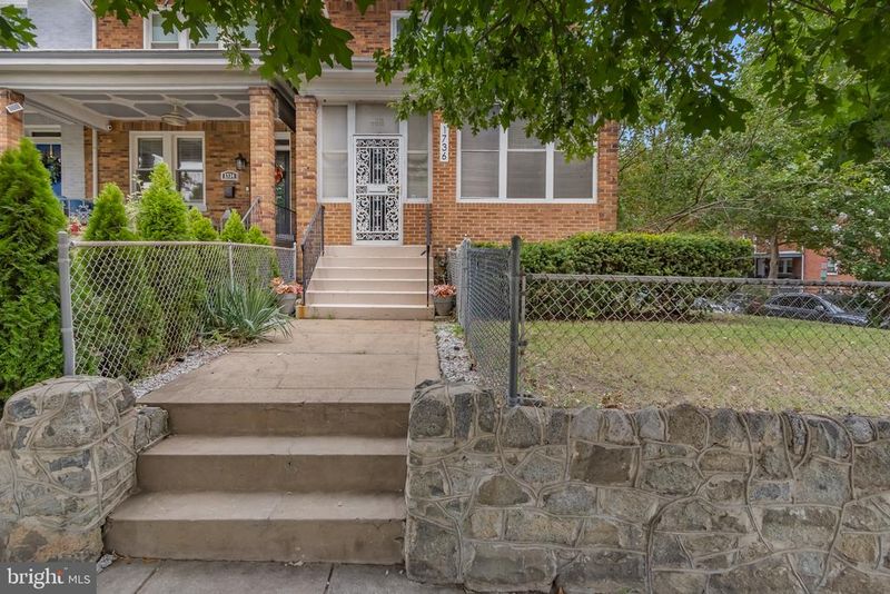 1736 C St NE, Washington, DC 20002