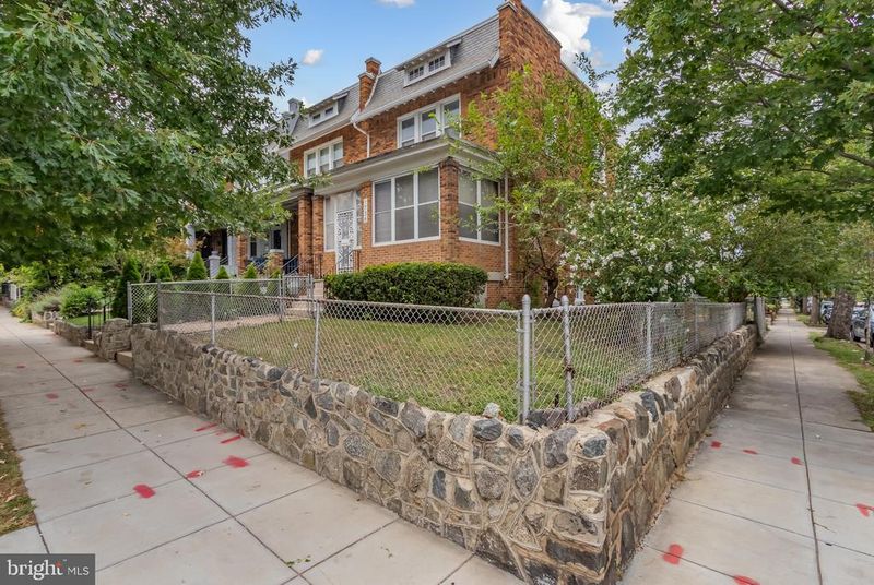 1736 C St NE, Washington, DC 20002