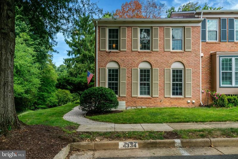 4334 Gingham Ct, Alexandria, VA 22310