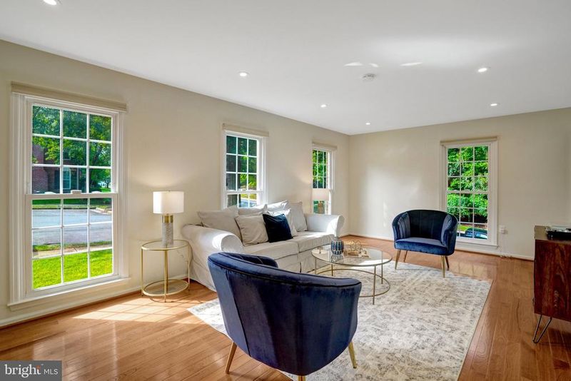 4334 Gingham Ct, Alexandria, VA 22310