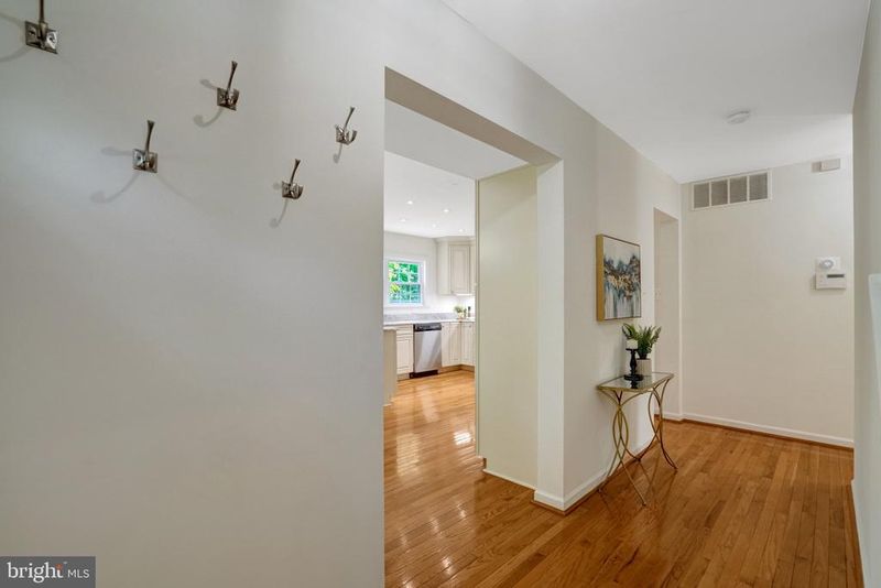 4334 Gingham Ct, Alexandria, VA 22310