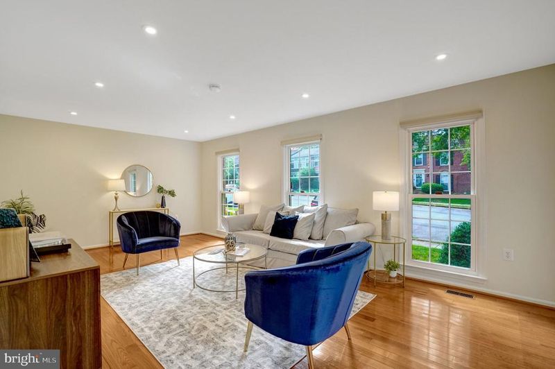 4334 Gingham Ct, Alexandria, VA 22310