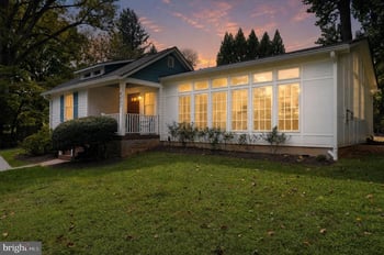 4601 Waverly Ave, Garrett Park, MD 20896