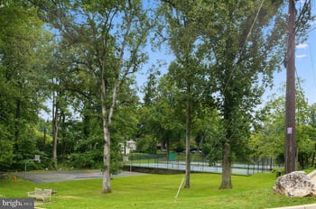 4601 Waverly Ave, Garrett Park, MD 20896