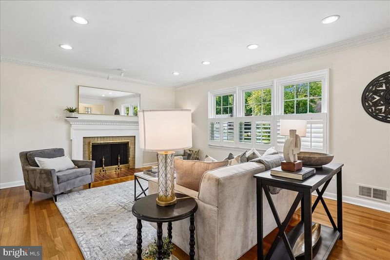 2012 Rampart Dr, Alexandria, VA 22308