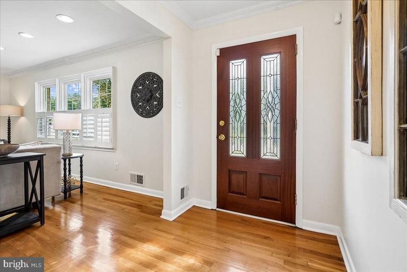 2012 Rampart Dr, Alexandria, VA 22308