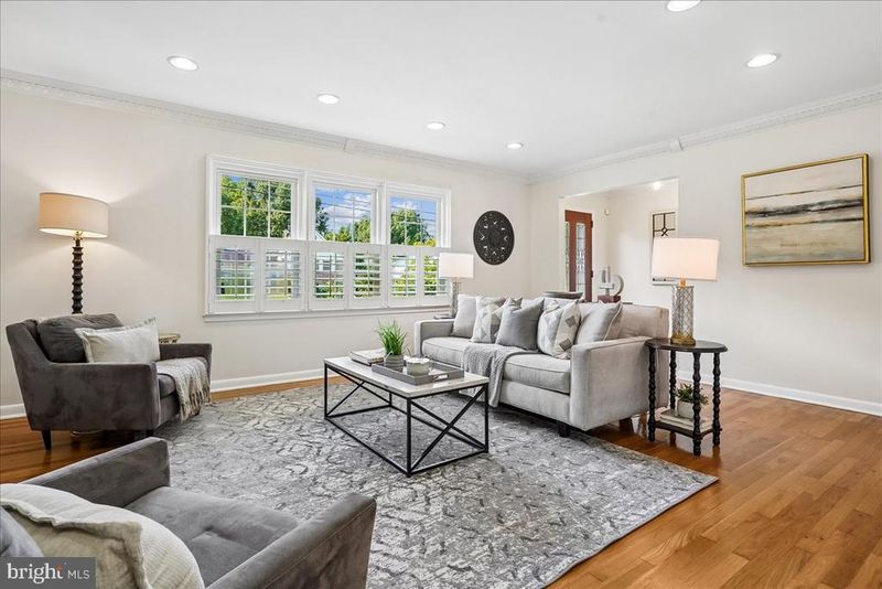 2012 Rampart Dr, Alexandria, VA 22308