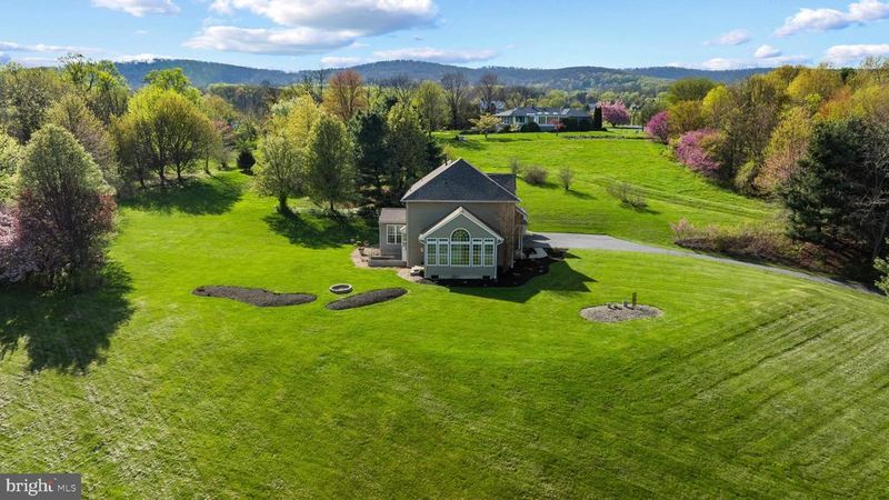 2231 W Greenleaf Dr, Frederick, MD 21702