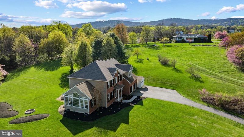 2231 W Greenleaf Dr, Frederick, MD 21702