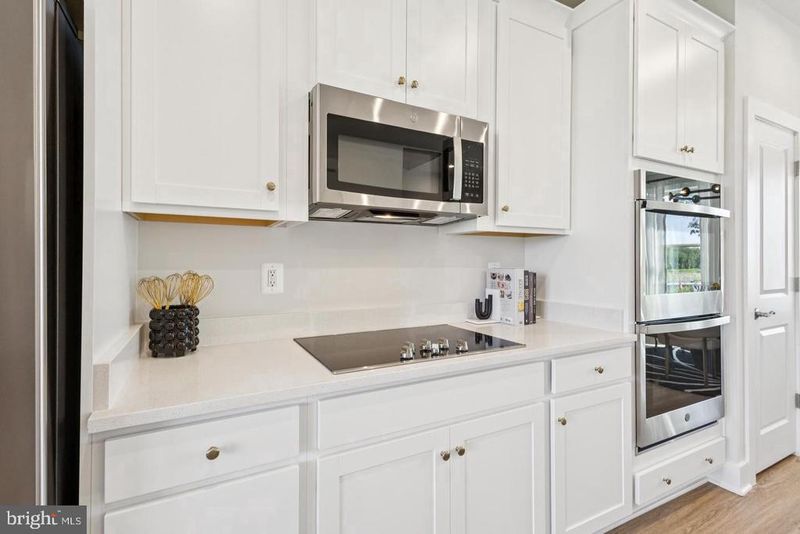 46327 Cranston St, Potomac Falls, VA 20165