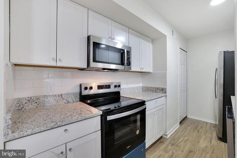 14 Simeon Ln, Sterling, VA 20164