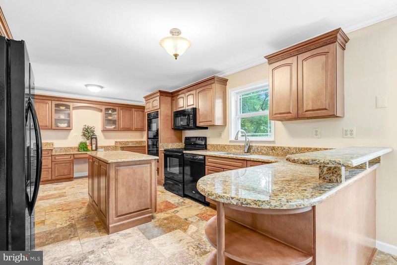 9010 Westchester Dr, Manassas, VA 20112