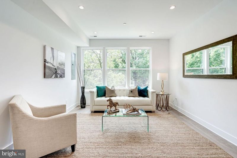 410 K St NE #1, Washington, DC 20002