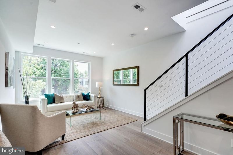 410 K St NE #1, Washington, DC 20002