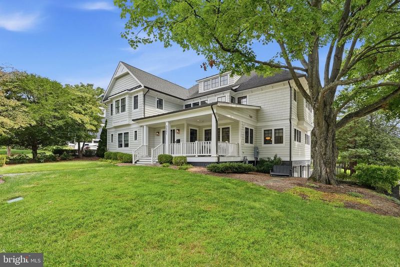 3501 N Dinwiddie St, Arlington, VA 22207