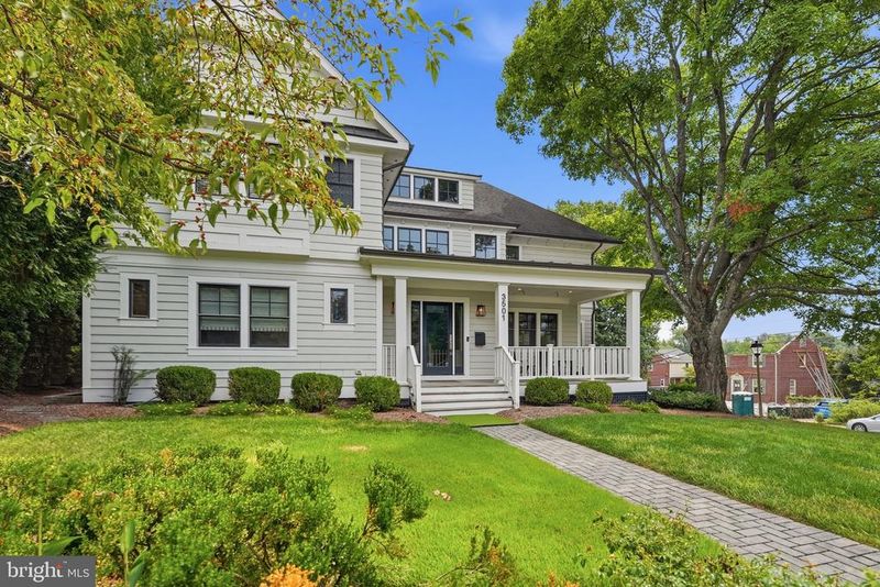 3501 N Dinwiddie St, Arlington, VA 22207