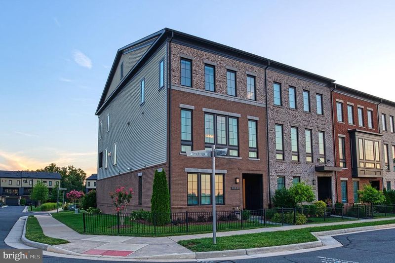 44621 Uptown Row Dr, Ashburn, VA 20147