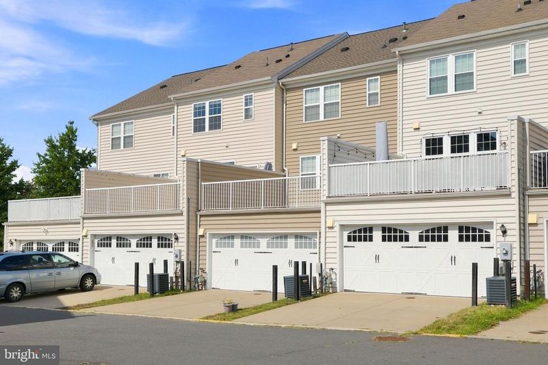 25678 Pleasant Valley Rd, Chantilly, VA 20152