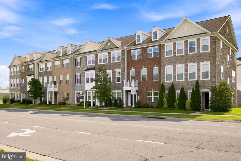 25678 Pleasant Valley Rd, Chantilly, VA 20152