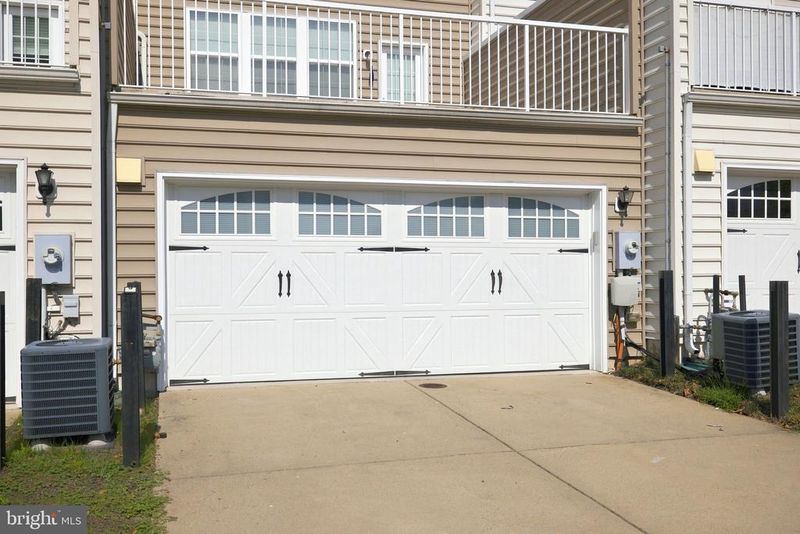 25678 Pleasant Valley Rd, Chantilly, VA 20152