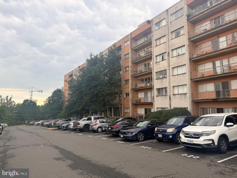 431 N Armistead St #312, Alexandria, VA 22312