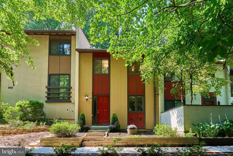 2418 Cloudcroft Sq, Reston, VA 20191