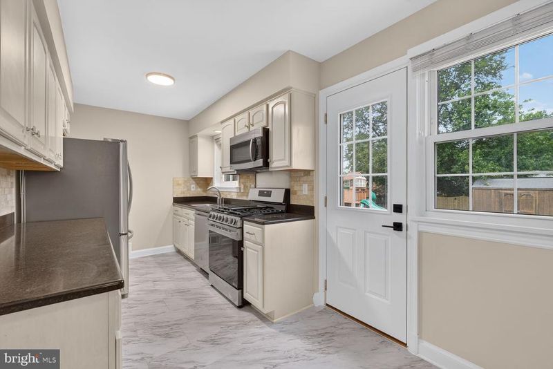 6015 Backlick Rd, Springfield, VA 22150