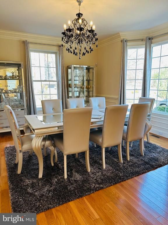 6413 Divine St, Mclean, VA 22101