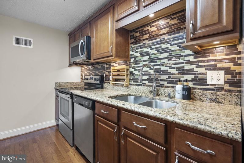 19633 Gunners Branch Rd #J, Germantown, MD 20876