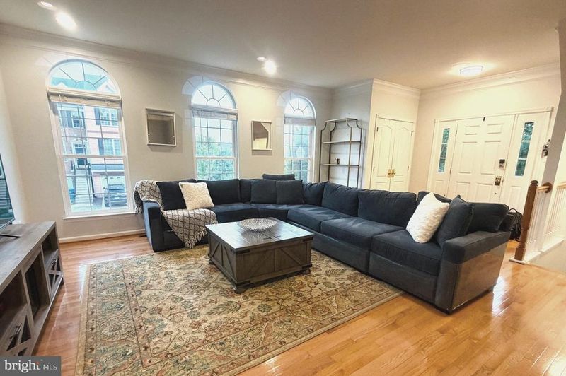 42752 Locklear Ter, Chantilly, VA 20152