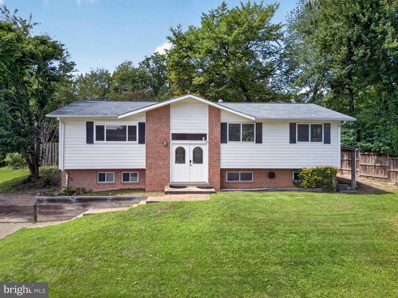 8110 Springfield Village Dr, Springfield, VA 22152