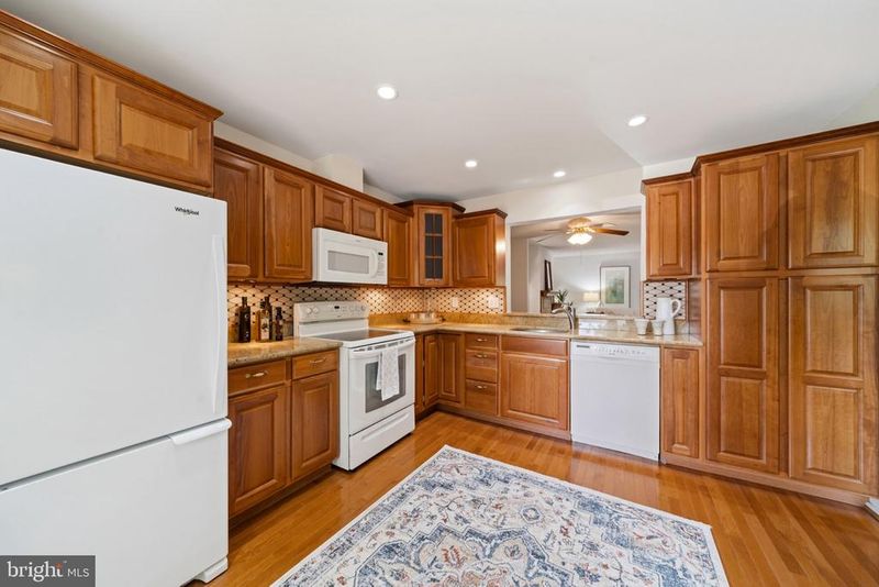 20567 Summersong Ln, Germantown, MD 20874