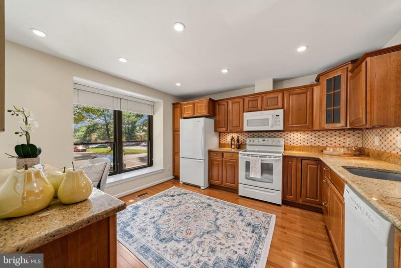 20567 Summersong Ln, Germantown, MD 20874