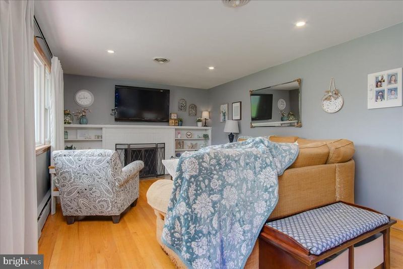 7910 Longmeadow Dr, Frederick, MD 21701