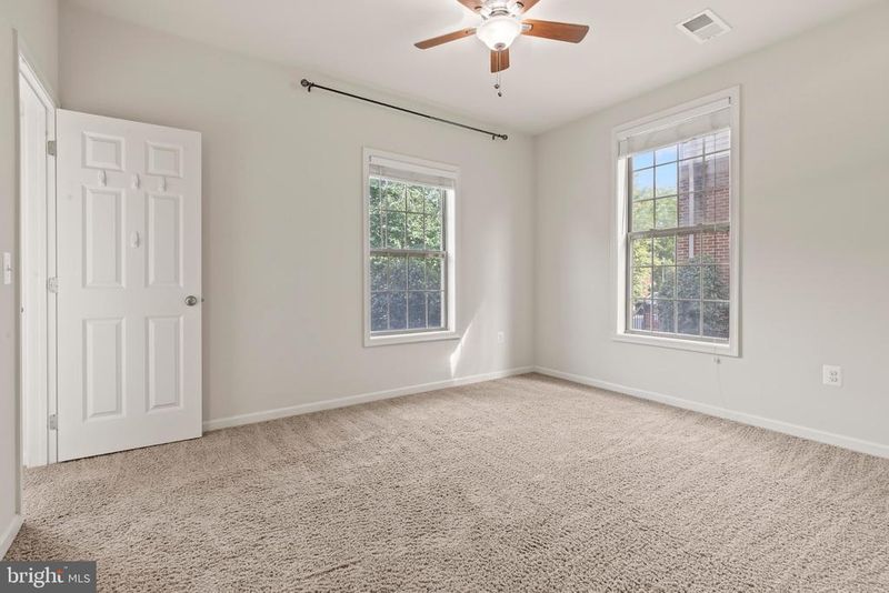 22615 Norwalk Sq, Ashburn, VA 20148