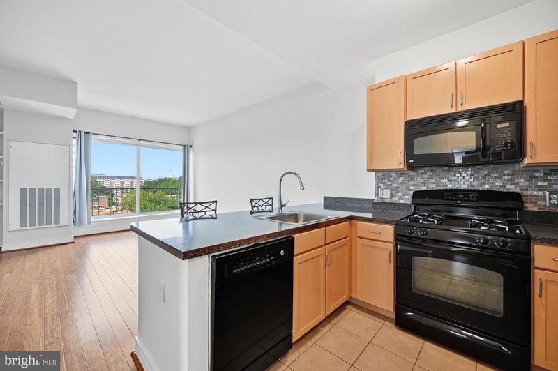 800 4th St SW #S821, Washington, DC 20024