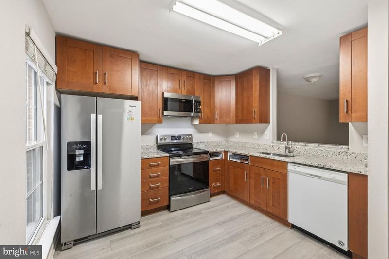 7939 Foxcrest Ct #7939, Potomac, MD 20854