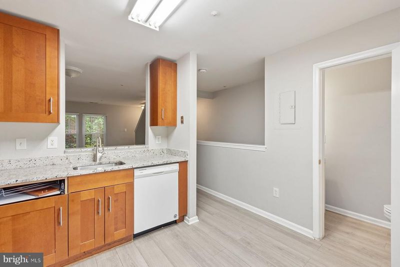 7939 Foxcrest Ct #7939, Potomac, MD 20854