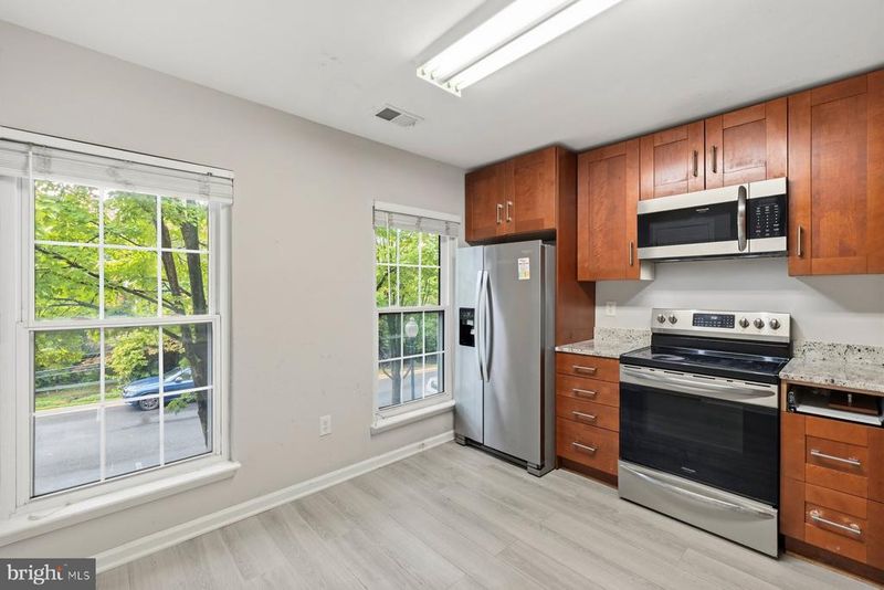 7939 Foxcrest Ct #7939, Potomac, MD 20854