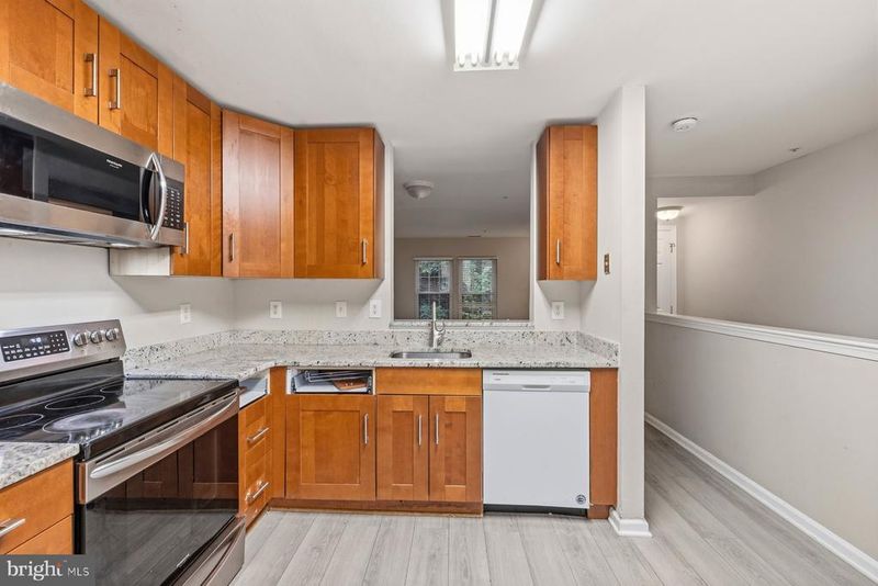 7939 Foxcrest Ct #7939, Potomac, MD 20854