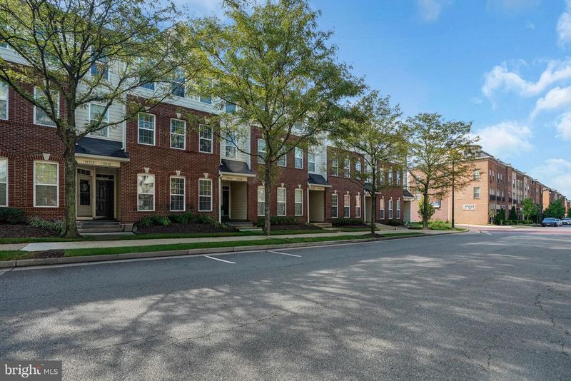 19316 Diamond Lake Dr, Leesburg, VA 20176