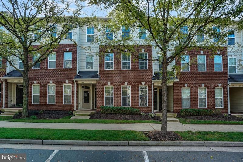 19316 Diamond Lake Dr, Leesburg, VA 20176