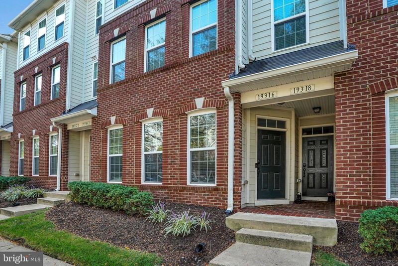 19316 Diamond Lake Dr, Leesburg, VA 20176