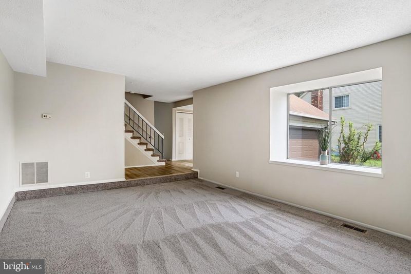 133 Kale Ave, Sterling, VA 20164