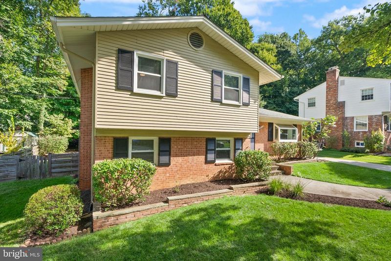 10222 Fox Ln, Fairfax, VA 22030