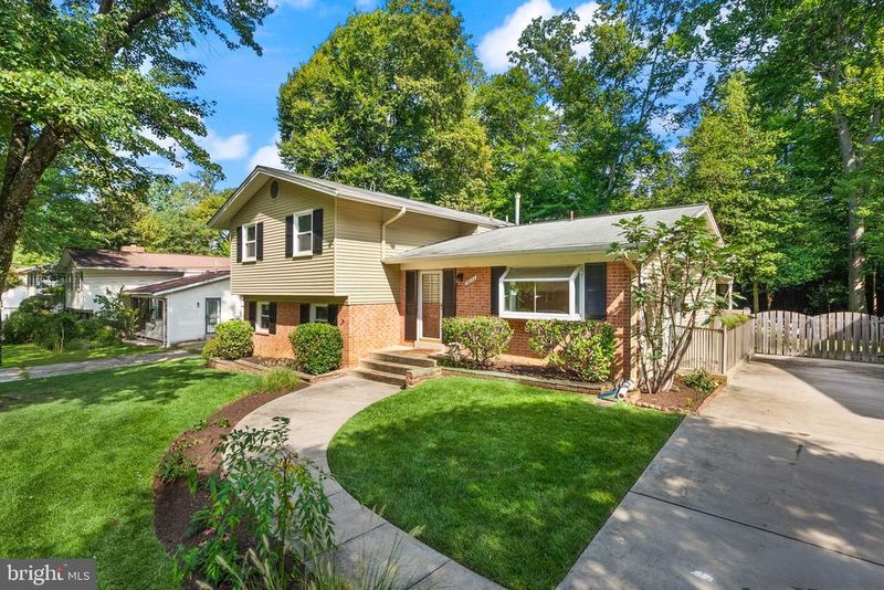 10222 Fox Ln, Fairfax, VA 22030