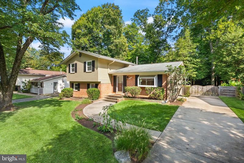 10222 Fox Ln, Fairfax, VA 22030