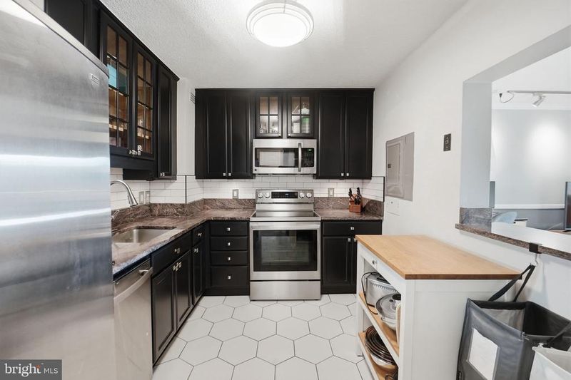 200 N Pickett St #1002, Alexandria, VA 22304