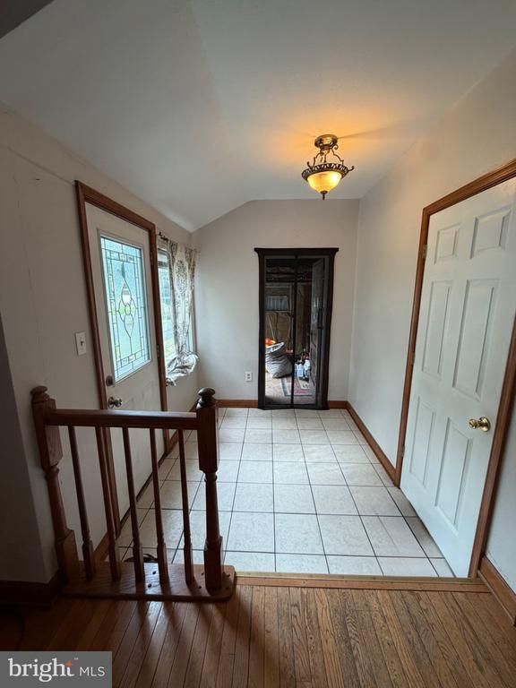 8390 Oak Dr, Pasadena, MD 21122
