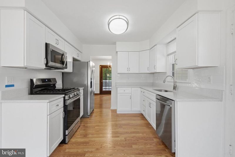 9 Duvall Ln, Gaithersburg, MD 20877